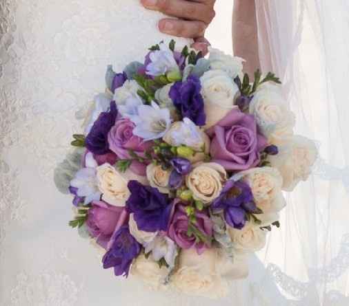 , let's see your wedding bouquet  ladies!!