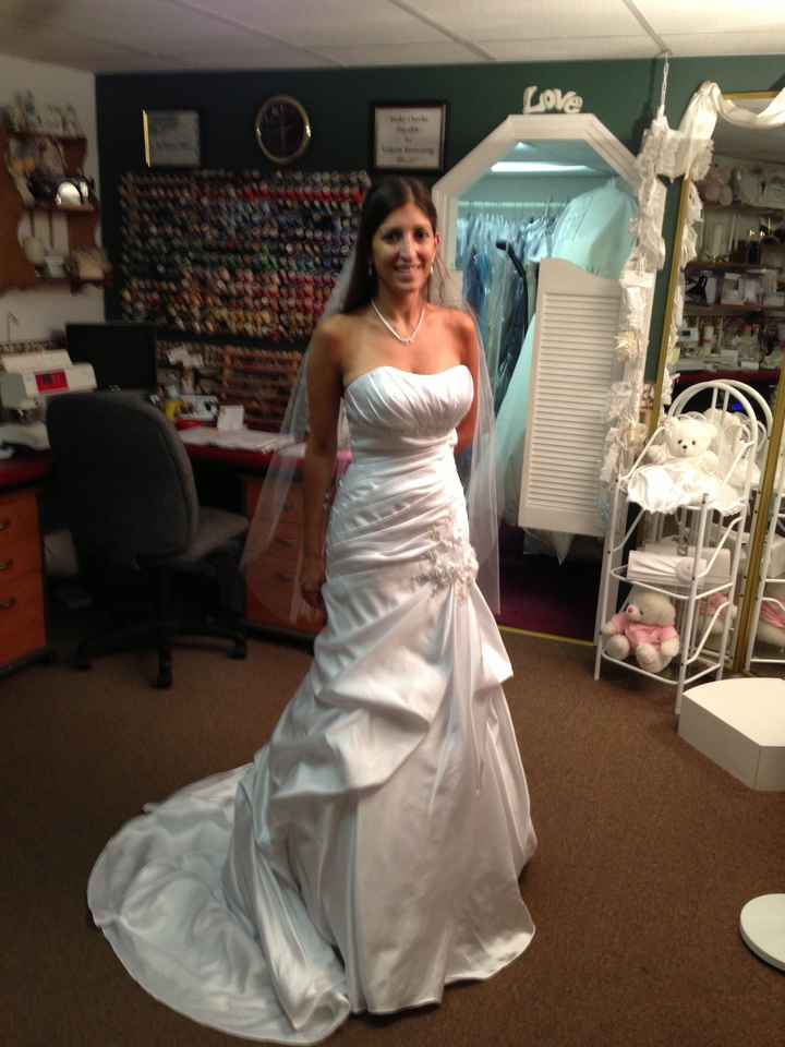 Short brides - show me your dresses!