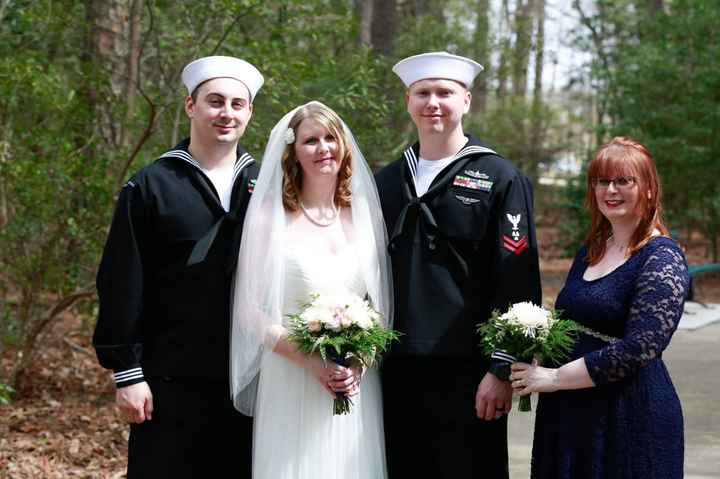 Small bridal party photo inspiration please!