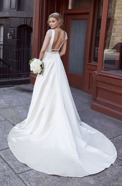 What's your favorite part of your wedding dress? 😍 8