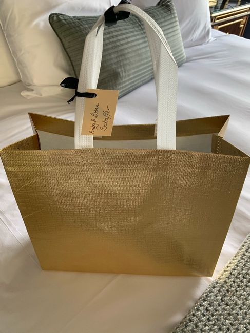 Wedding Welcome Bags / What did you put in them? How much did you spend? Where did you get them from?? 1