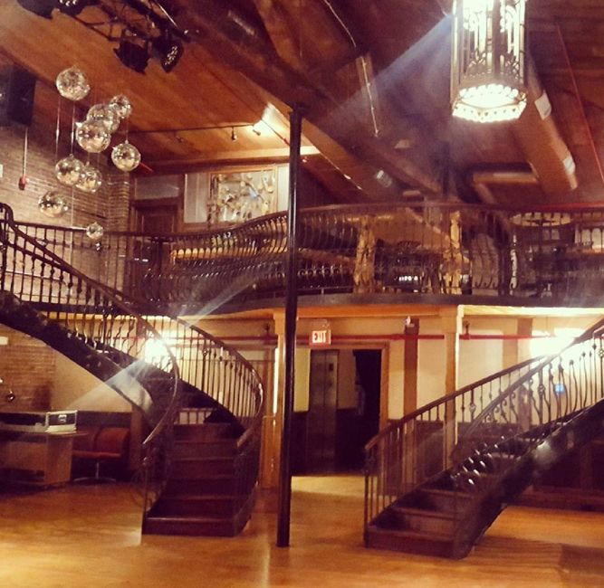 Show me your venue and dress! - 3