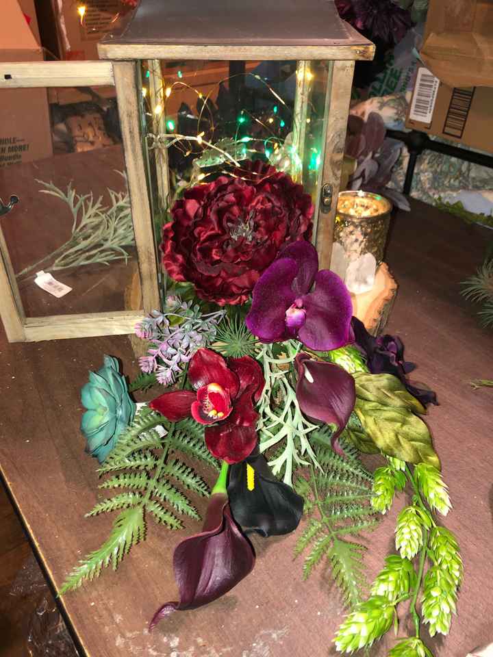 Centerpiece mock-up Lanterns/floral Plum and burgundy - 1