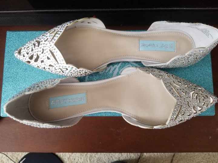 i hate shoes. - 1