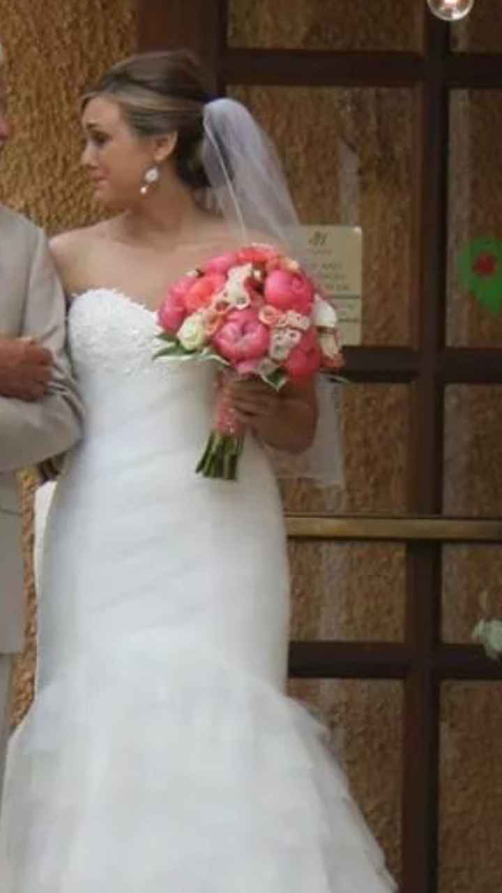 Is your bouquet neutral/ivory or bolder colors? Show me!