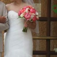 Is your bouquet neutral/ivory or bolder colors? Show me!