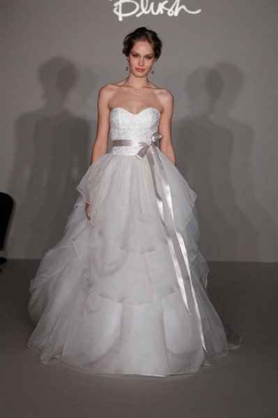 Looking for real pics of real bride in Jim Hjelm "Blush" Primrose wedding gown