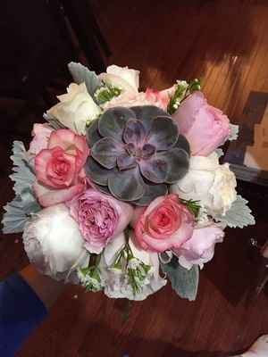 Show us your bouquets/centerpieces! (pics)