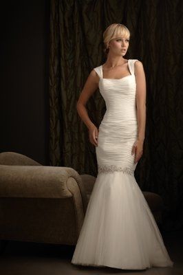 BRIDES...I want to see your DRESSES!!!~~~~