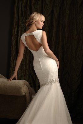 BRIDES...I want to see your DRESSES!!!~~~~