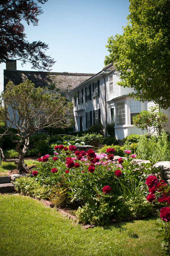 What type of venue are you getting married at? Pics