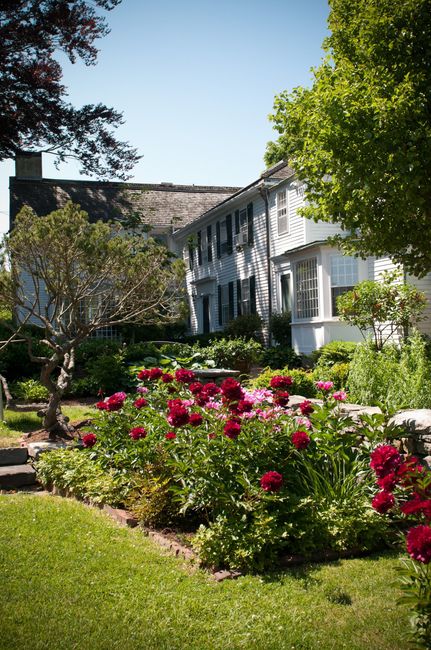 What type of venue are you getting married at? Pics