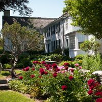 What type of venue are you getting married at? Pics