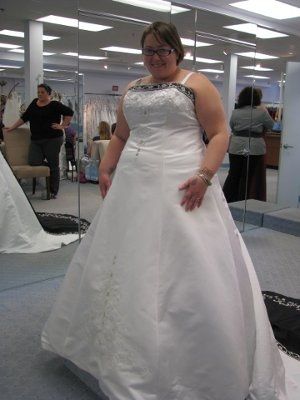 BRIDES...I want to see your DRESSES!!!~~~~