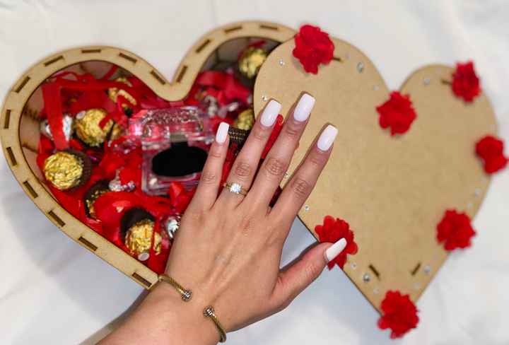 Help!! Engagement picture announcement - 2