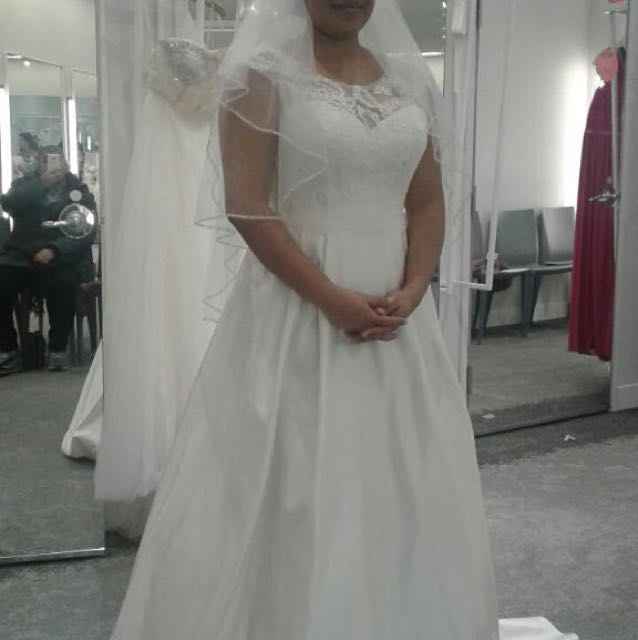 2 dresses .... Which one looks better - 1