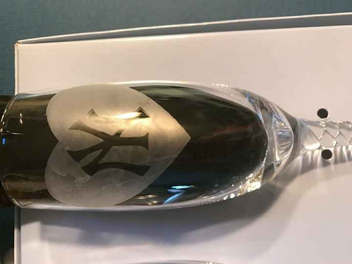 Let's see everyone's champagne flutes!