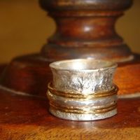 Do any of you have a two toned ring?