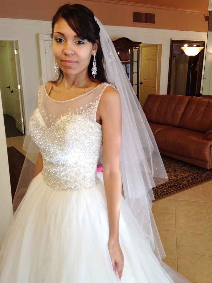 Non strapless dresses? Lets see them...