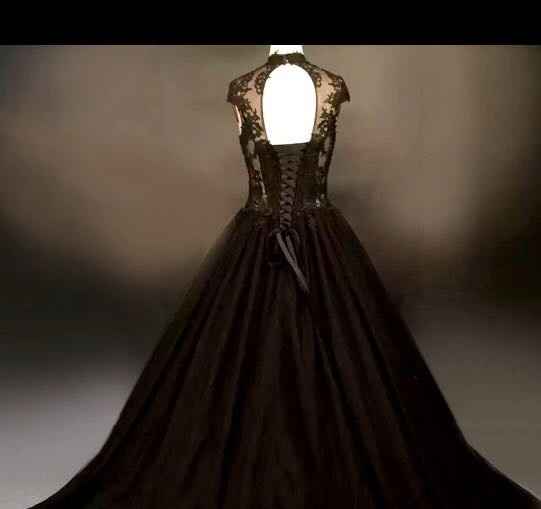 Show off those dresses!