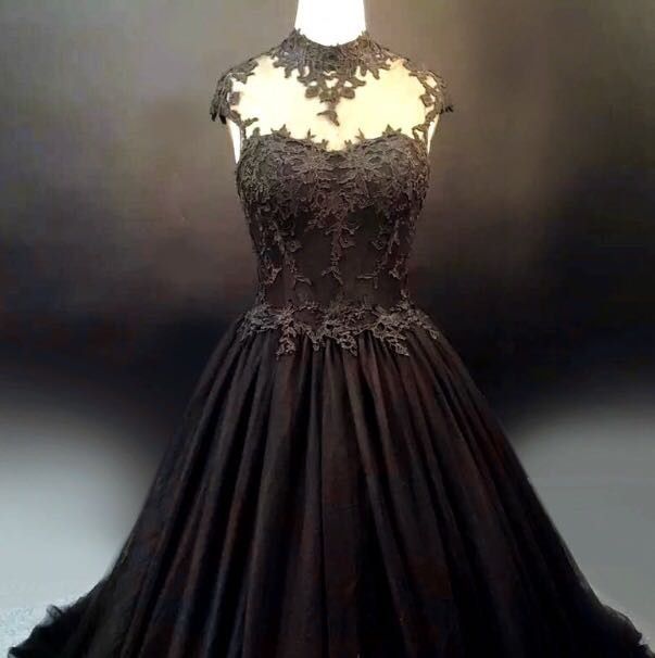 Show off those dresses!