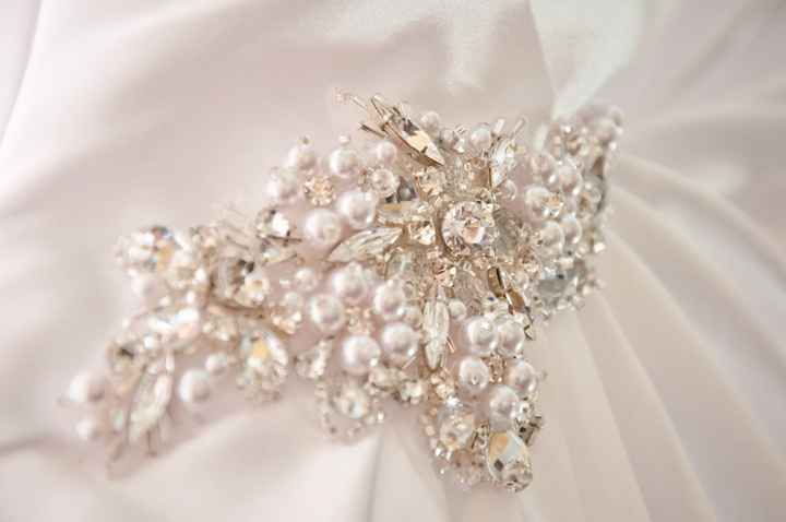 Can you mix rhinestones with pearls?