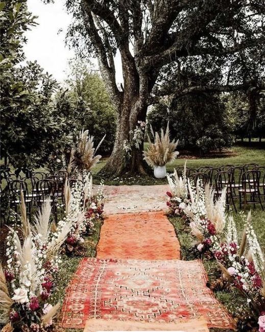 Alternatives to aisle runners for outdoor wedding 3