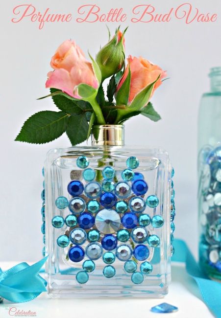 Perfume bottles and glass bottles. 4