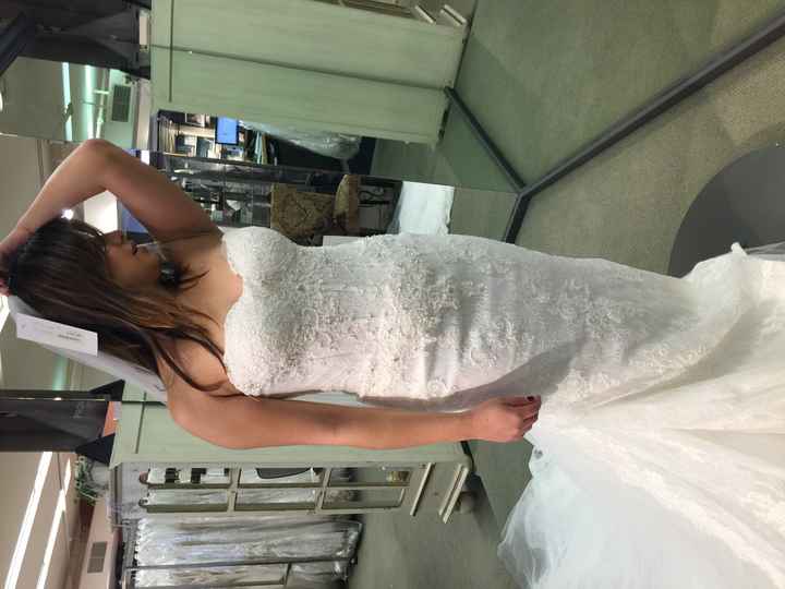 Who makes this dress?! (W/ pics)