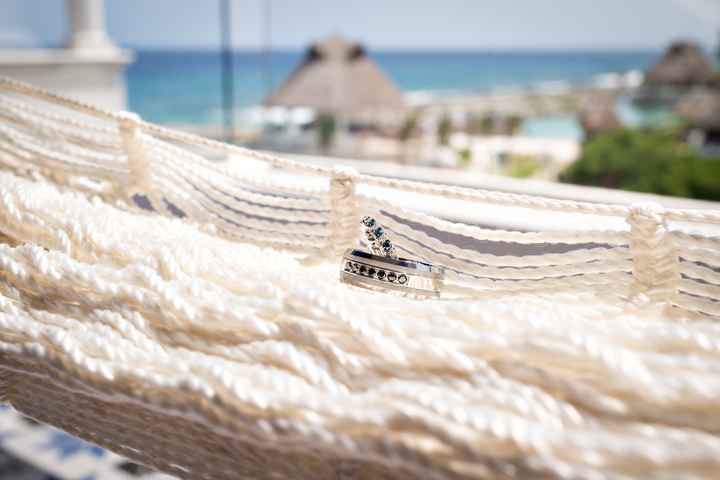 OH HEY.  Pro-pics from my DW.