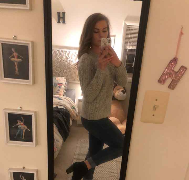  Engagement picture outfit - 1