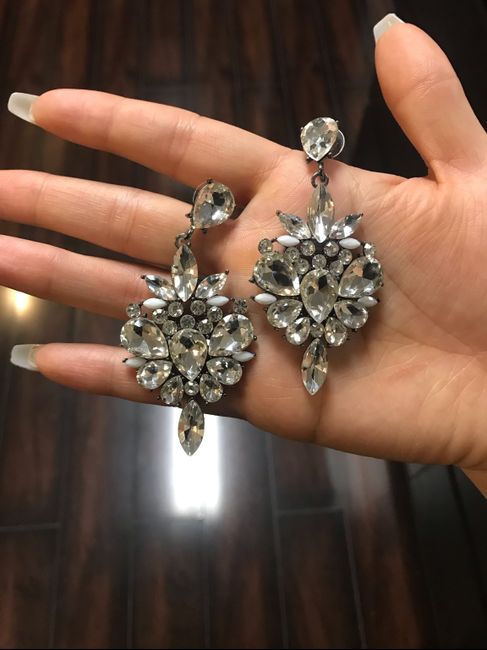 What style earrings are you wearing with your wedding dress? - 1