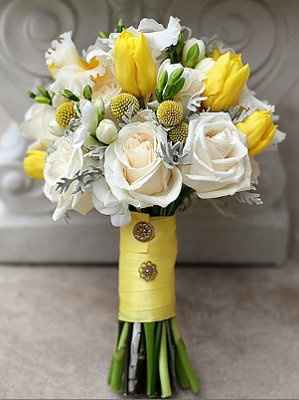 Flower help! (What flowers are in this bouquet?)