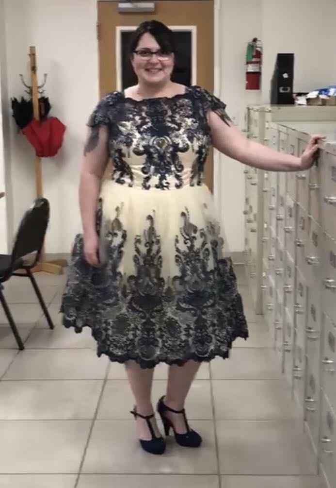 Who has/is going to wear a non-white wedding dress? - 1