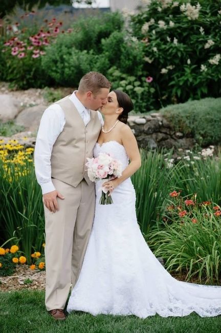 Wedding pics are here :)