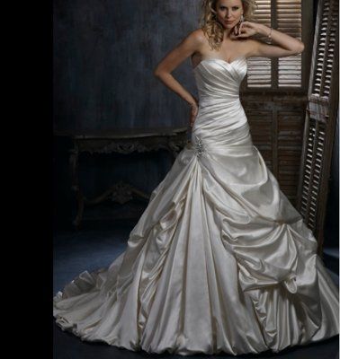 BRIDES...I want to see your DRESSES!!!~~~~