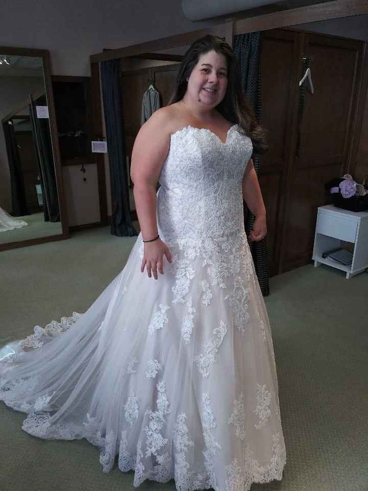 Would love to see your dresses!! 3