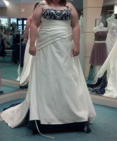 plus size brides - as in size 24 up, what dress sillouette did you pick? please show pics!