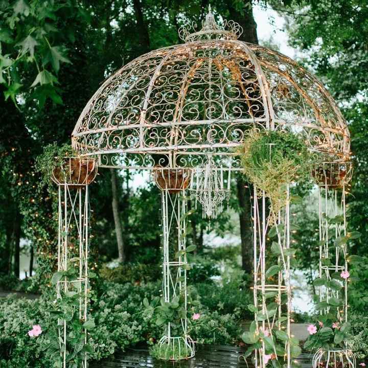 Fave floral decor: floral arch, flower wall, or floral chandelier? 🌺 - 1