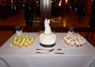 How many tiers in your wedding cake? 1