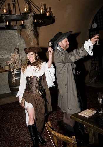 bam (anniversary) – Disney Pirate Wedding - 12