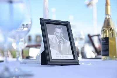 table assignments by singer: Sinatra, Martin, etc. 