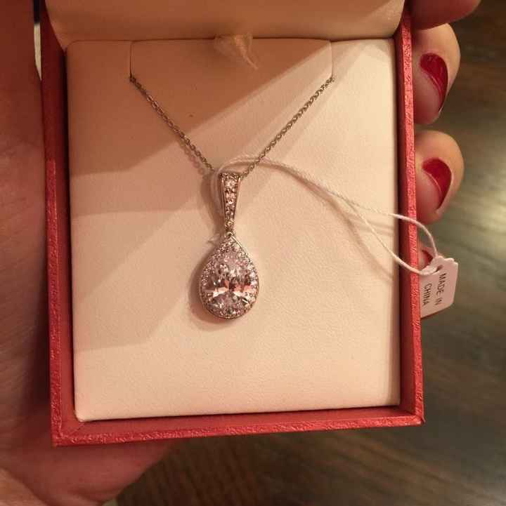 Wedding dress accessory help!