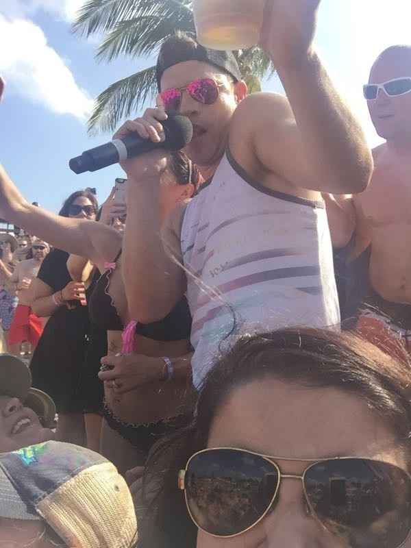 Does anybody love country?? Dustin Lynch.