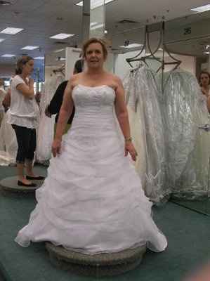 Wedding dress woes - I give up!