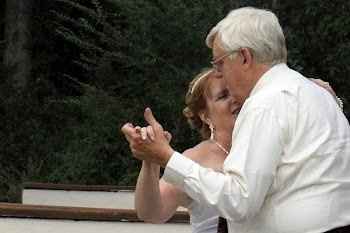 I'm craving wedding!!! Share with me your wedding pics!! please....