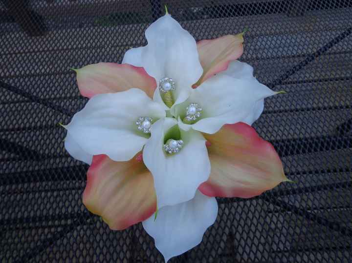 For those of you who DIY'D your flowers...