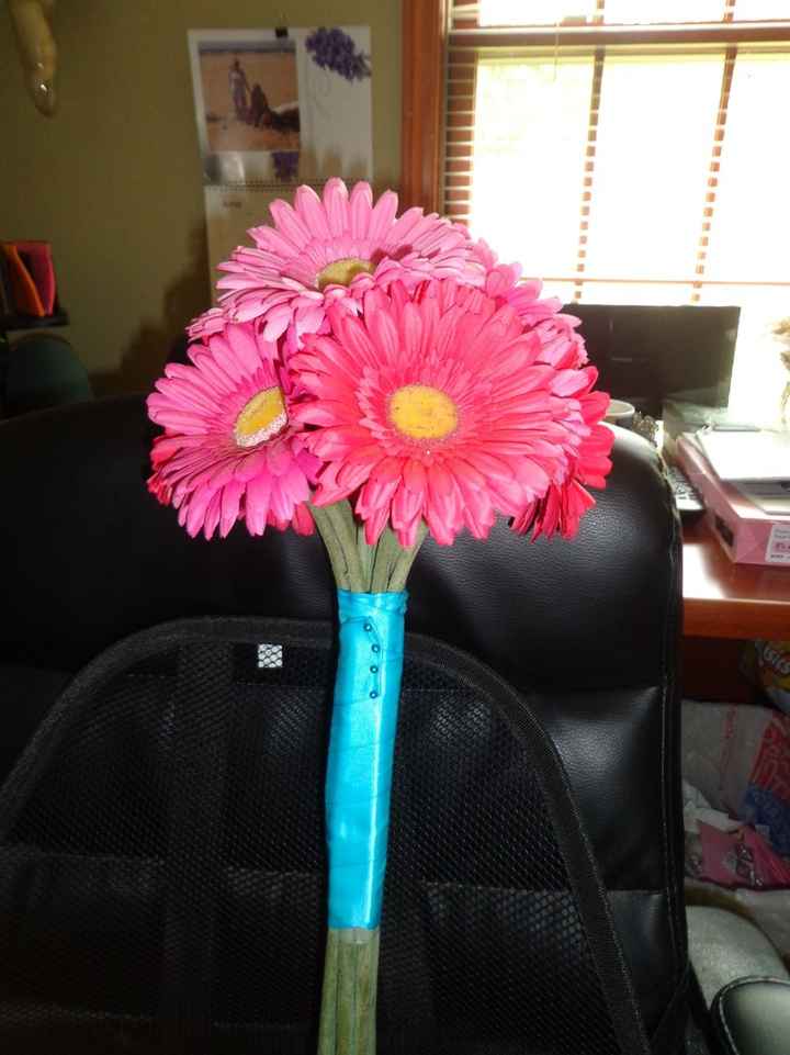for STACIE - here's a pic of the gerbera daisy bouquet