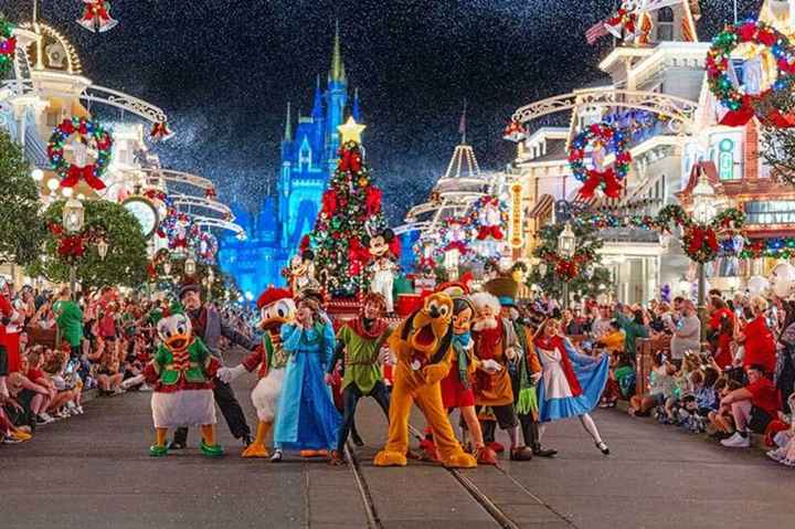 Holiday Traditions - Emoji Edition! 🎄⛄❄️ - 1