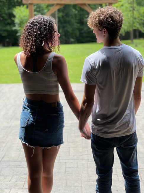 What to wear for engagement photos? Help 11